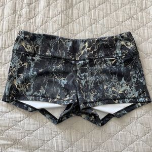 Fleo Shorts Size M